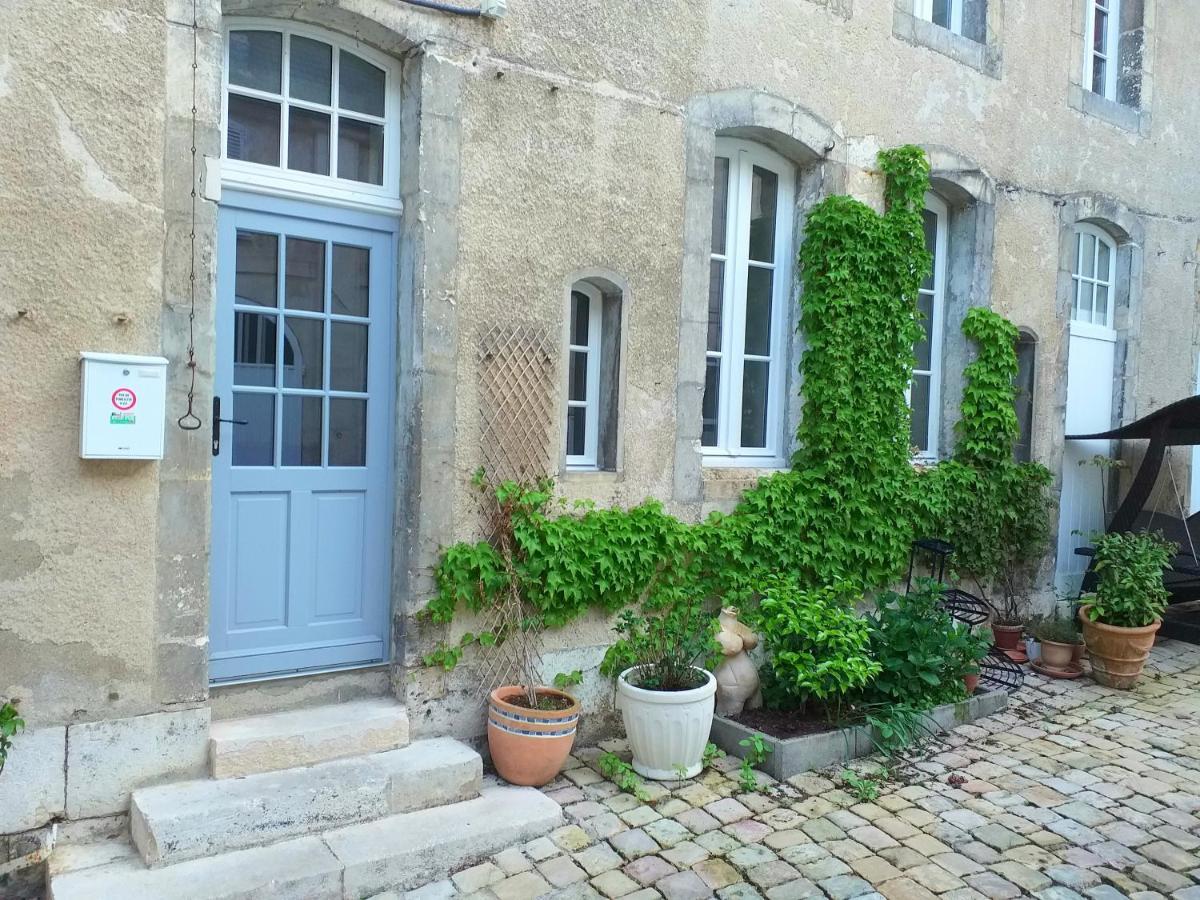 בורז'ה A La Grosse Armee - Dans Hotel Particulier, Hypercentre Avec Garage, Au Calme מראה חיצוני תמונה